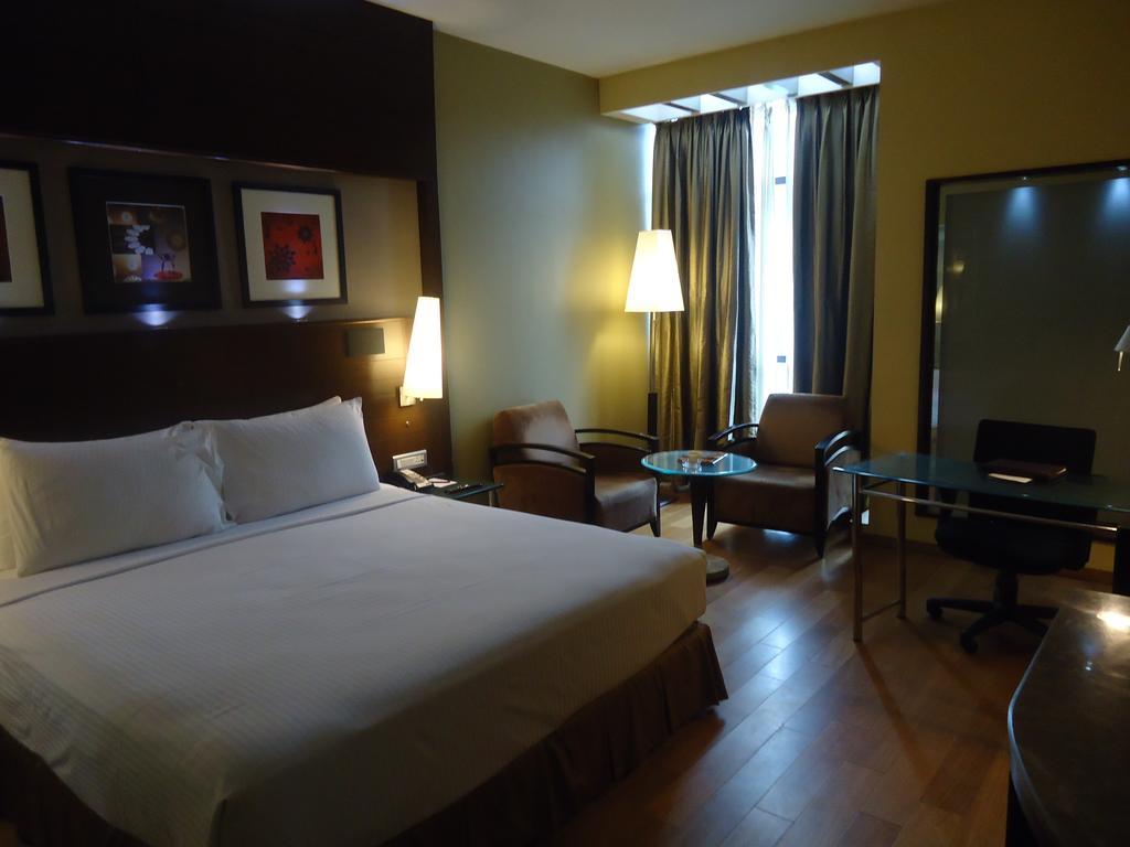 ホテル Radisson Blu Atria Bengaluru エクステリア 写真