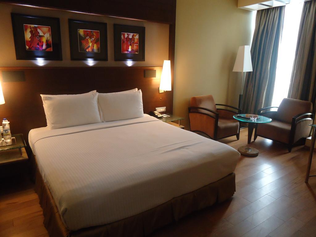 ホテル Radisson Blu Atria Bengaluru 部屋 写真